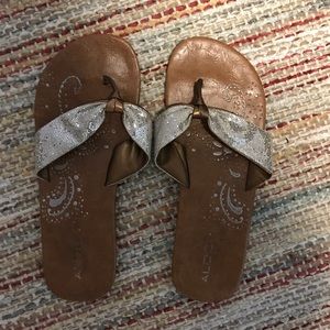 Aldo flip flops